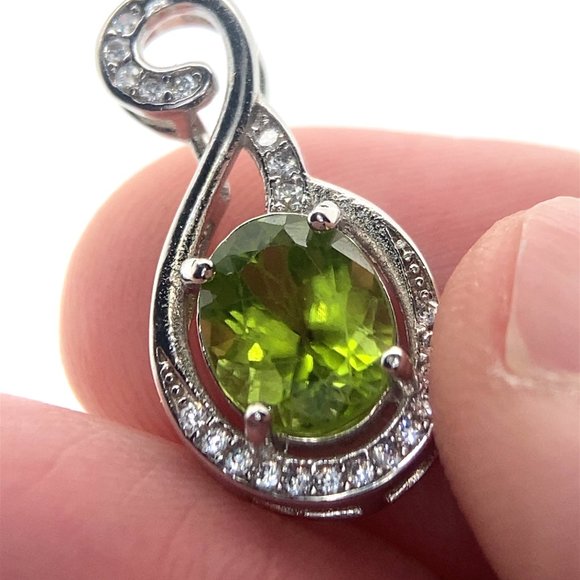 Peridot 1.65ct White Gold Finish Solid 925 Sterling Silver Pendant - Picture 1 of 7